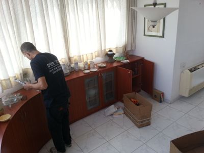 מפנה עוסק בפינוי ציוד מדירה
